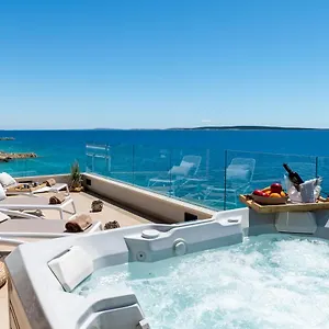 https://villa-natura-luxury-apartments.hotelinzadar.com