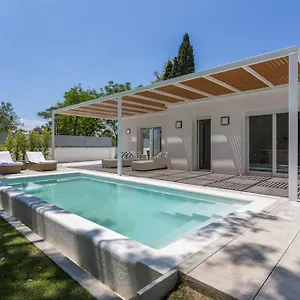 https://genteel-home-villa-el-noruego.es-andalucia.com