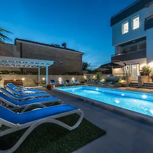 https://luxury-home-polo.hotelinzadar.com